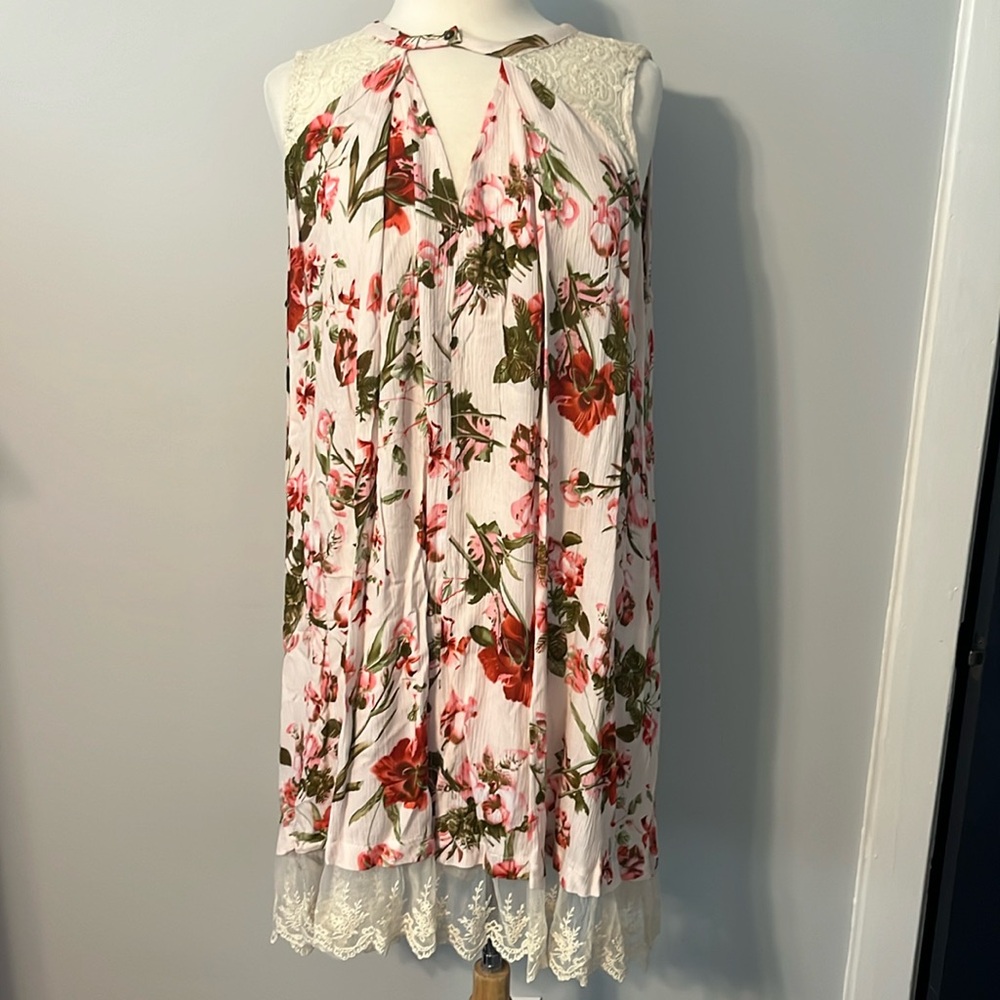 Lace and rose dress